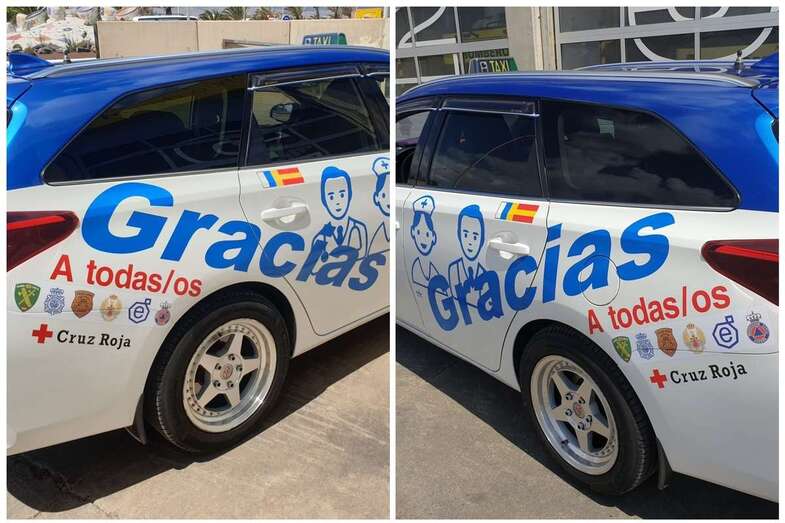 Los escudos de los servicios esenciales pintados en el vehículo profesional de un taxista de Telde (Foto TA)